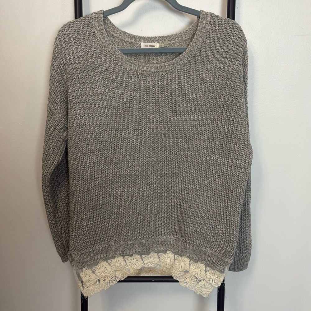 Blu Pepper Grey with Lace Trim Knit Long Sleeve Pullover Sweater Women Size M
